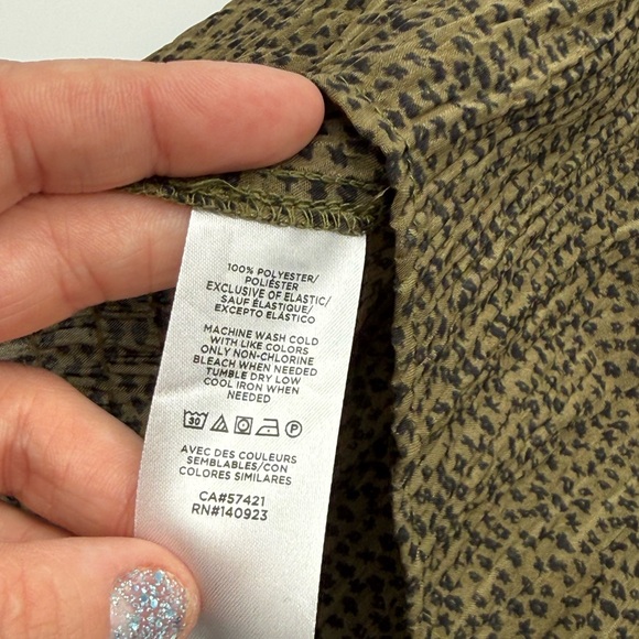 Women’s Ann Taylor LOFT Green and Black floral feminine shirt Sz Small - Picture 6 of 10